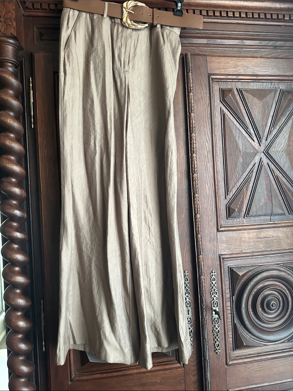 Charlies Wide-Leg Chinos in Taupe